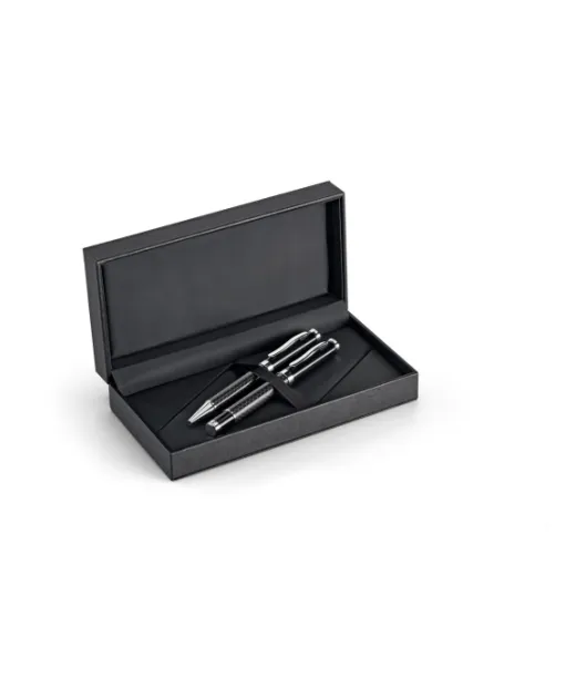 Chess. Kuulakärki- Ja Kuulamustekynäsetti Metallia Ja Hiilikuitua, Jossa On Kierremekanismi Musta